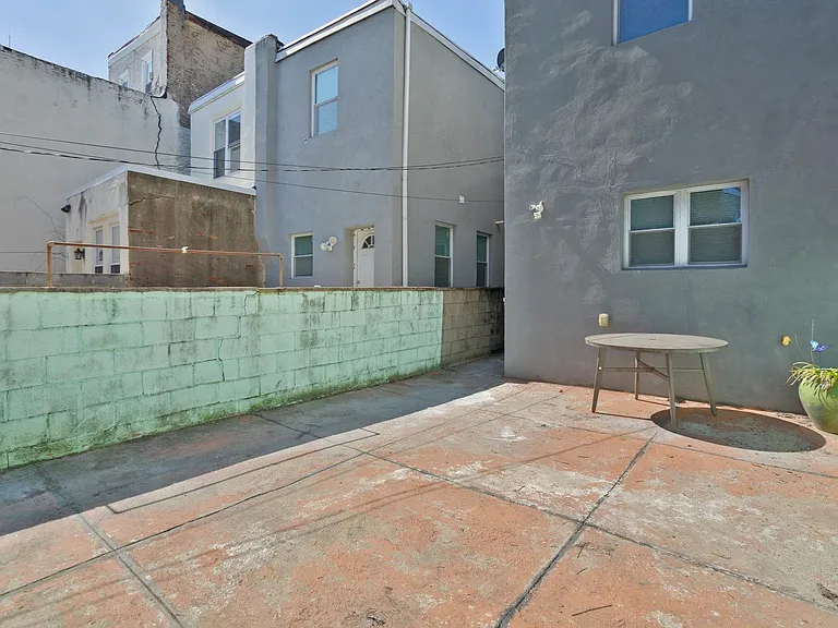 1633 S 21st St — Photo 22