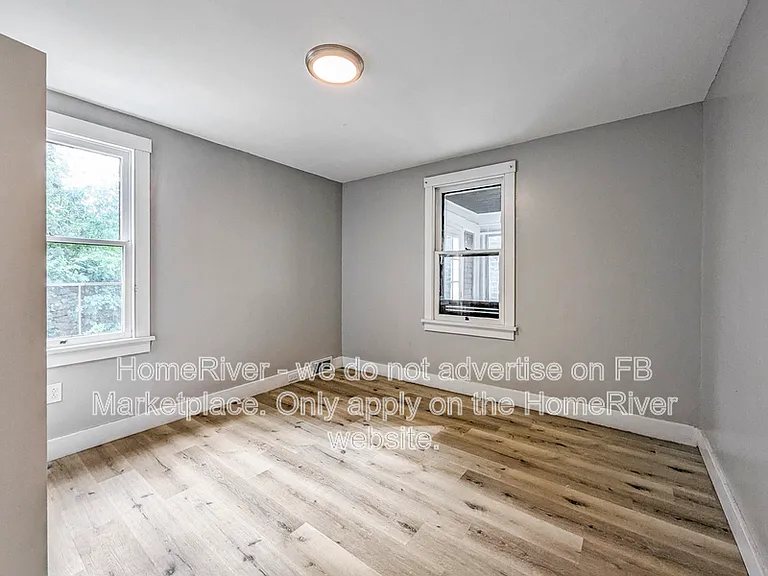 1323 Leaside Dr — Photo 14