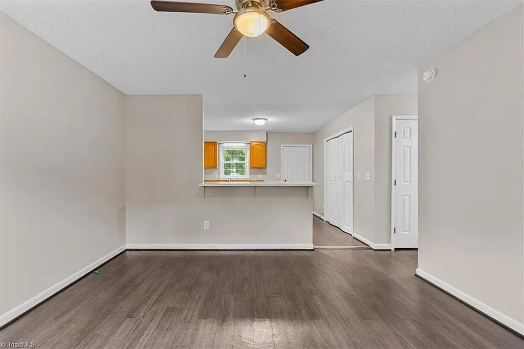 3 bed, 948 sqft, $1,750 — Photo 4