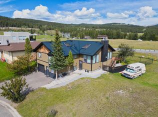 8149 26th Ave, Crowsnest Pass, AB T0K0M0