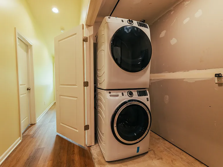 300 E Bacon St #4 — Photo 6