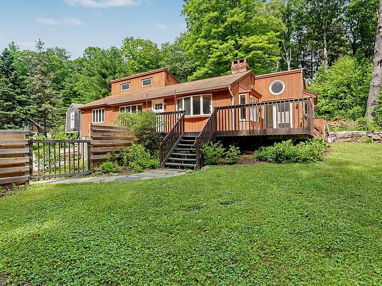 52 Stanley Rd — Photo 4