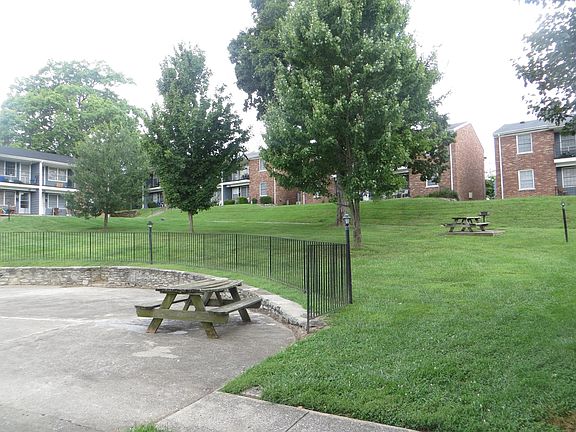 3rd image of 980 Leawood Sq