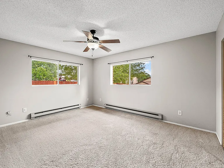 201 E Aubrey St — Photo 3
