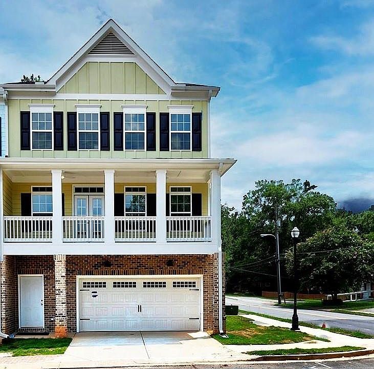 1st image of 403 Inglenook Walk SE