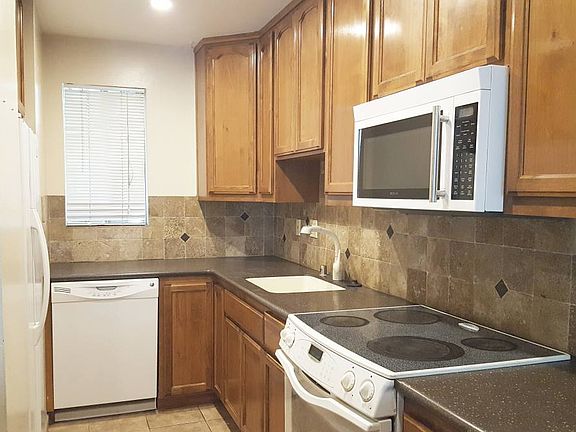 4th image of 160 East St