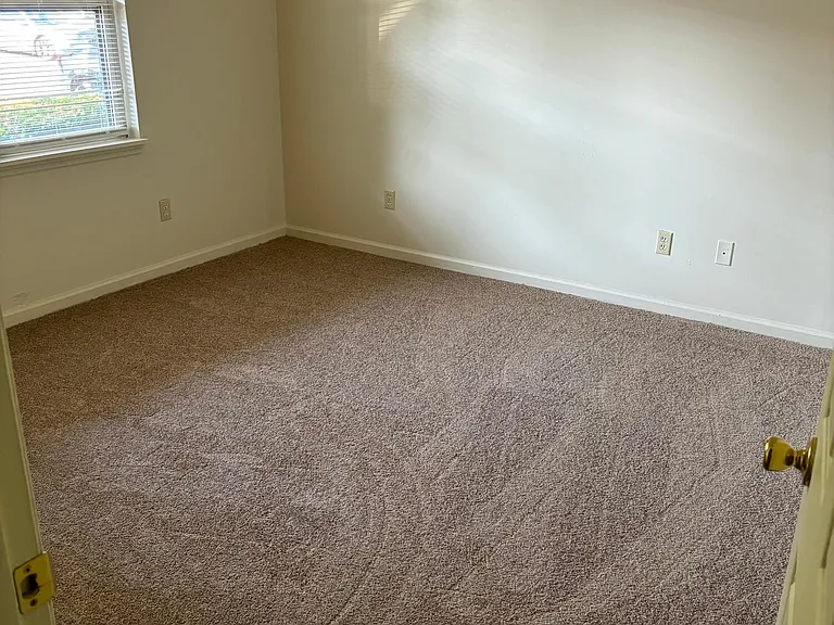 309 Beacon Hl — Photo 5