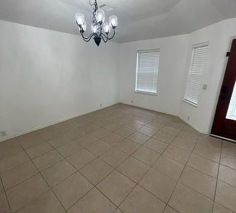 4th image of 21415 Somerset Park Ln