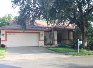 10340 SW 15th St, Pembroke Pines, FL 33025