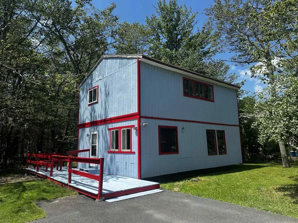 9050 Idlewild Dr, Tobyhanna, PA 18466