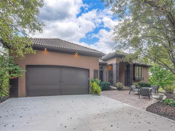 15709 Howe St, Overland Park, KS 66224