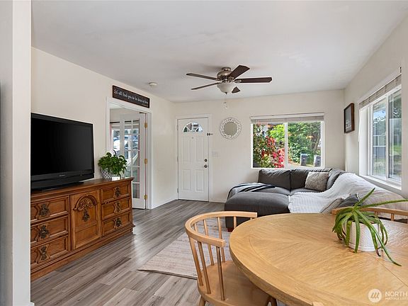 4th image of 3622 W E Street
