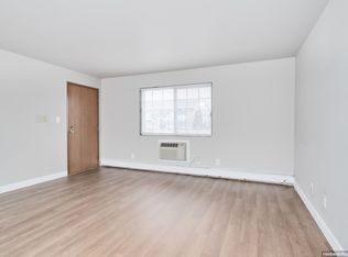 421 Southtowne Pl #EE204, South Milwaukee, WI 53172