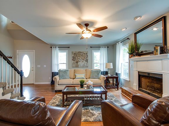 5th image of 209 Dogwood Ln