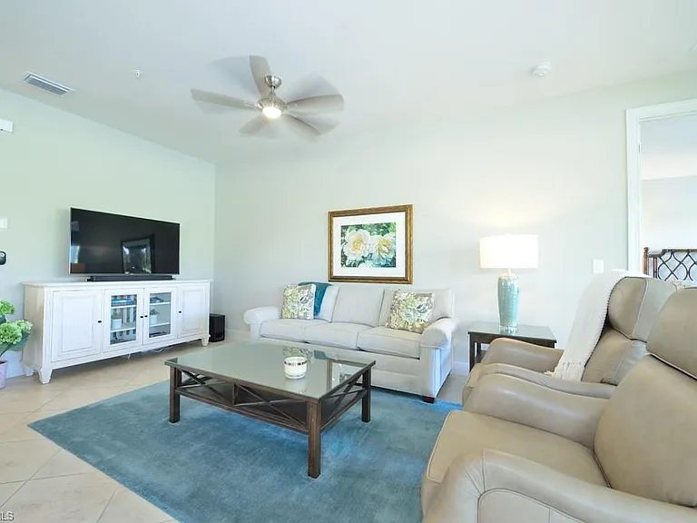 10271 Glastonbury Cir #102 — Photo 3