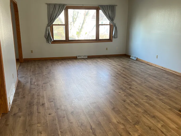 987 N Thompson Rd — Photo 16