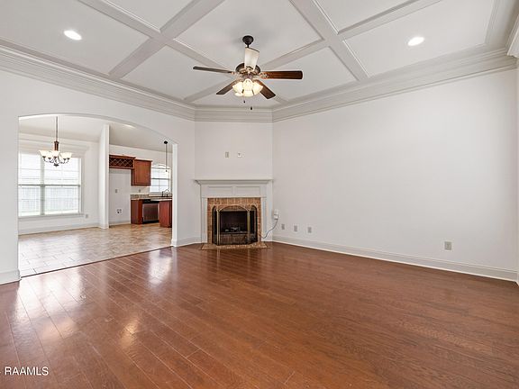 5th image of 106 Hacienda Ln