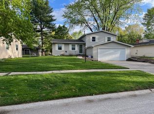 2205 Blackthorn Dr, Champaign, IL