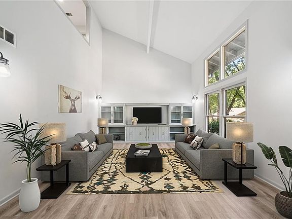 3rd image of 230 Lakeview Rdg E