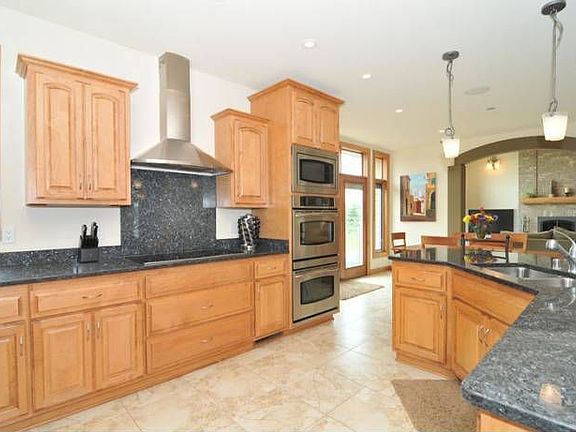 Kitchen w/Dbl Convection