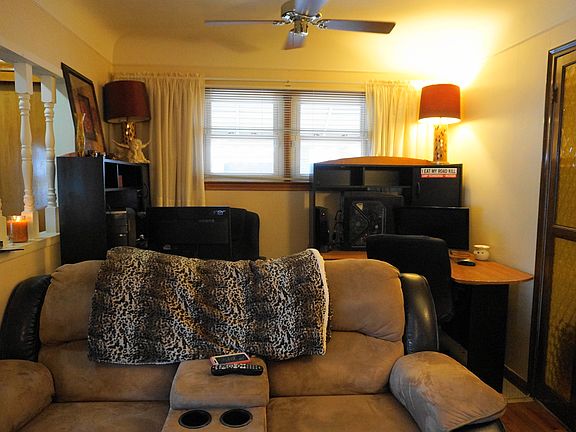 3rd image of 29244 Hillview St