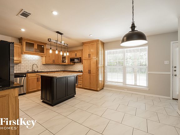 5th image of 1208 Lansdowne Dr