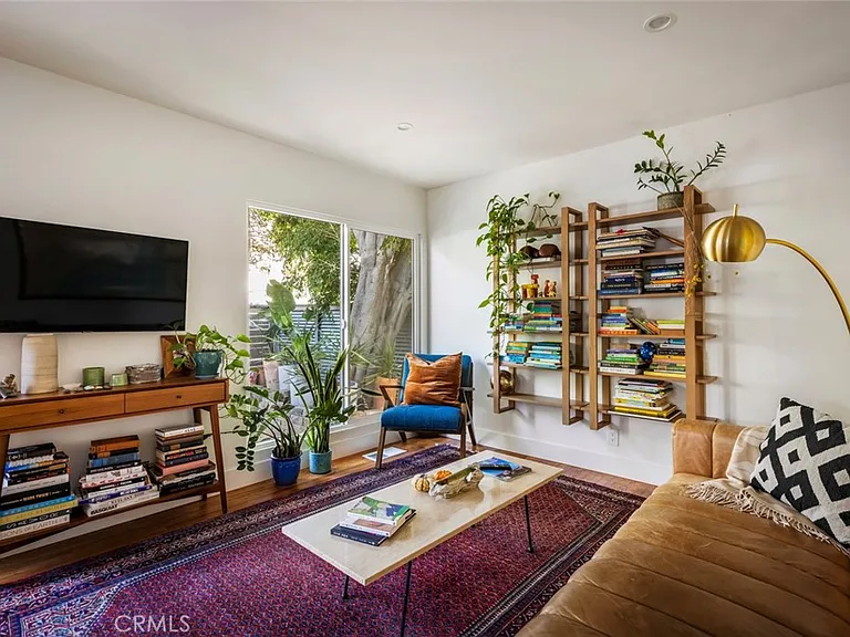 2304 W Avenue 31 — Photo 4