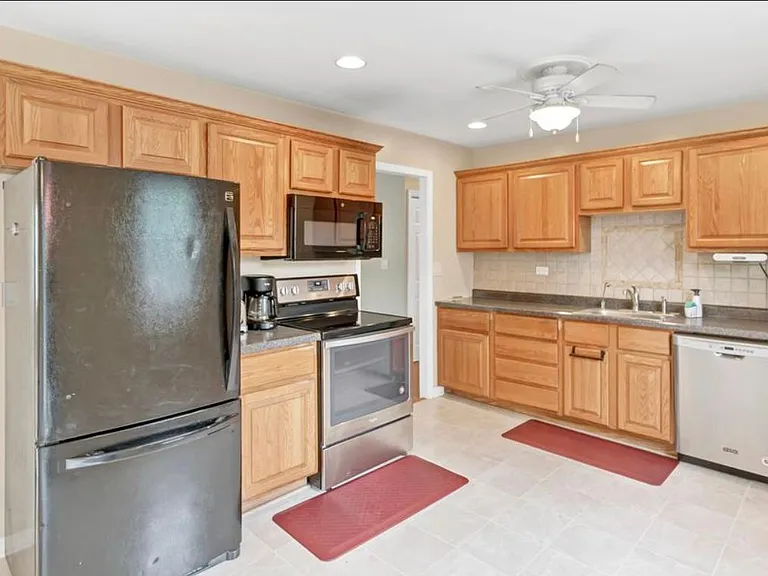 511 N Braintree Dr — Photo 12