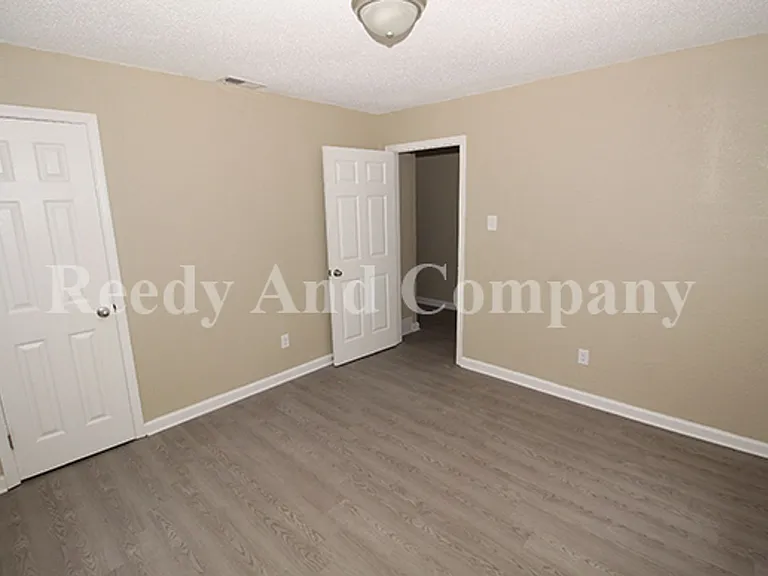 93 Eastview Dr — Photo 12