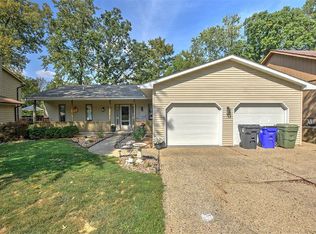 2221 W Woodbine Dr, Decatur, IL 62526