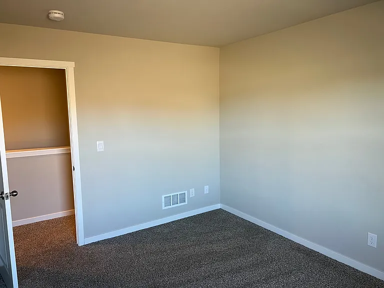 515 Thomas St — Photo 11
