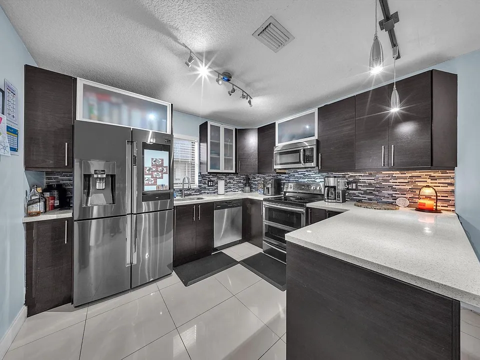 2496 NW 99th Ave