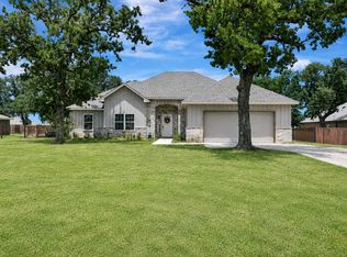 917 E 3rd St, Springtown, TX 76082