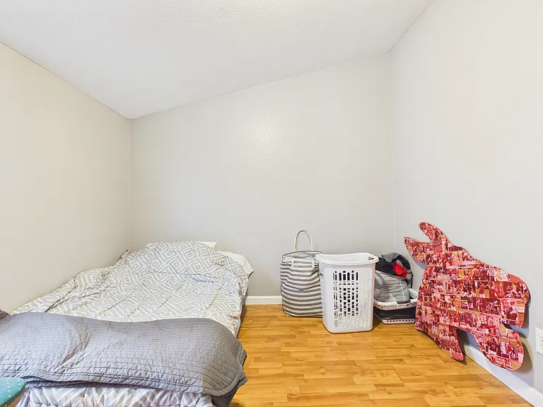 323 Jackson St — Photo 26