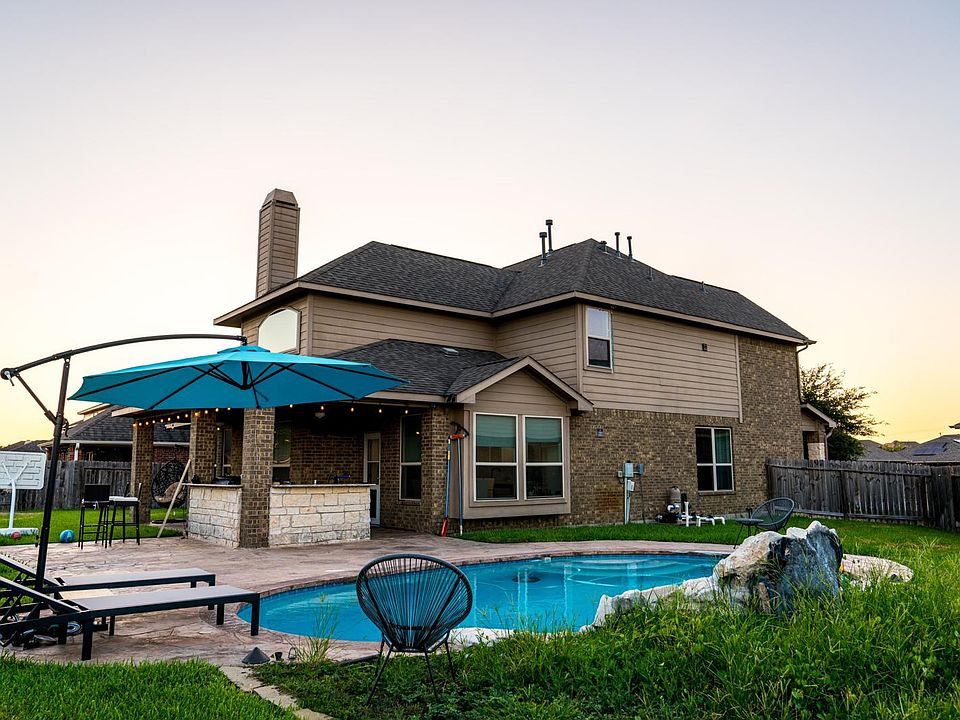 Make a splash at your new addressa??welcome to resort-style living in the heart of Katy!