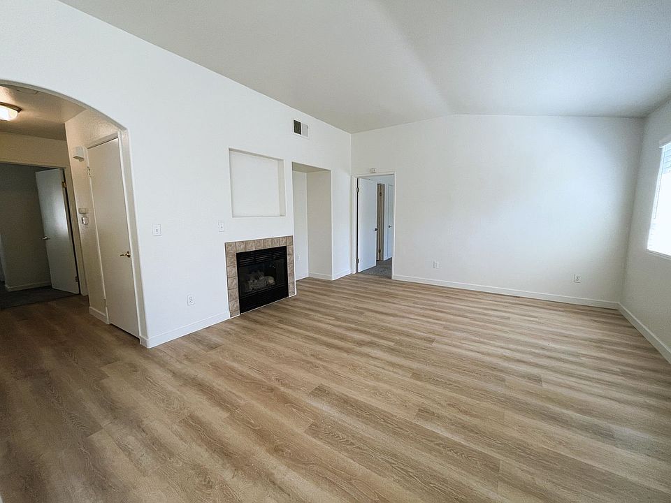 8101 Pebble Cove Ct APT B, Bakersfield, CA 93312 | Zillow