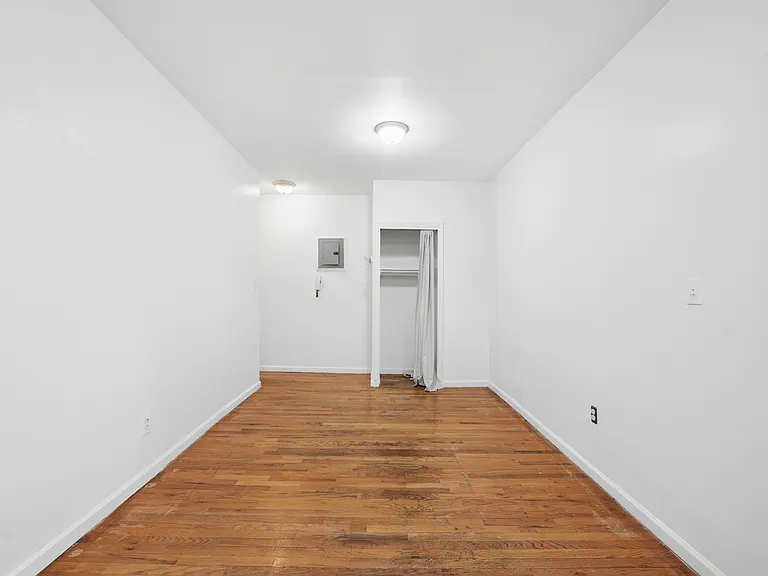 320 E 49th St #35 — Photo 2