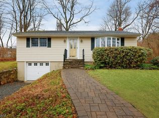 16 Lee Pl, Basking Ridge, NJ 07920