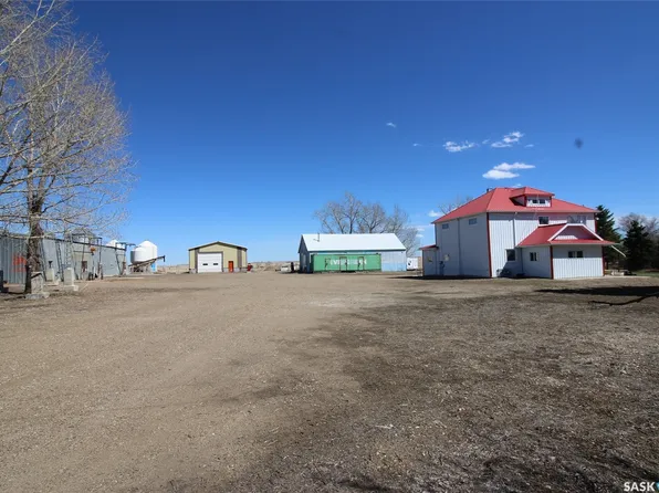 8241 Range Road, Shaunavon, SK S0N 2M0