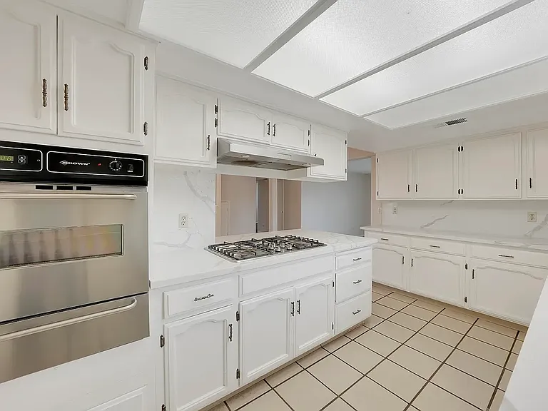 2297 N Polk St — Photo 12