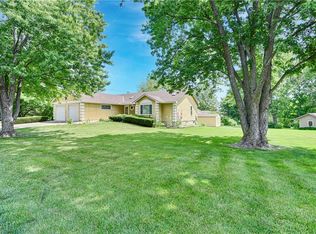 1917 W Dennis Ave, Olathe, KS 66061