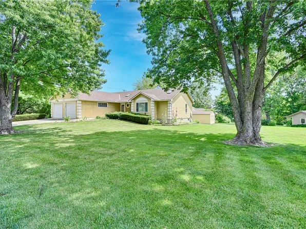 1917 W Dennis Ave, Olathe, KS 66061