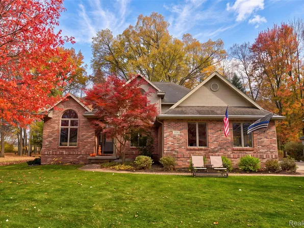 2328 Flagstone Dr, Flushing, MI 48433