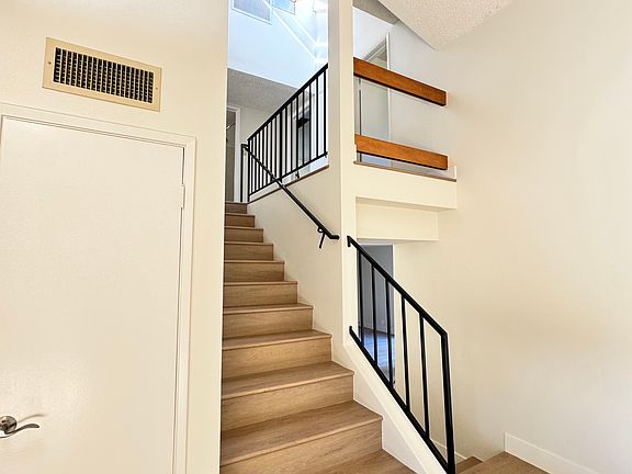 4th image of 312 Los Alisos St