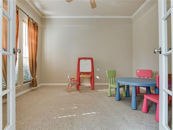 5th image of 9730 Vinewood Dr