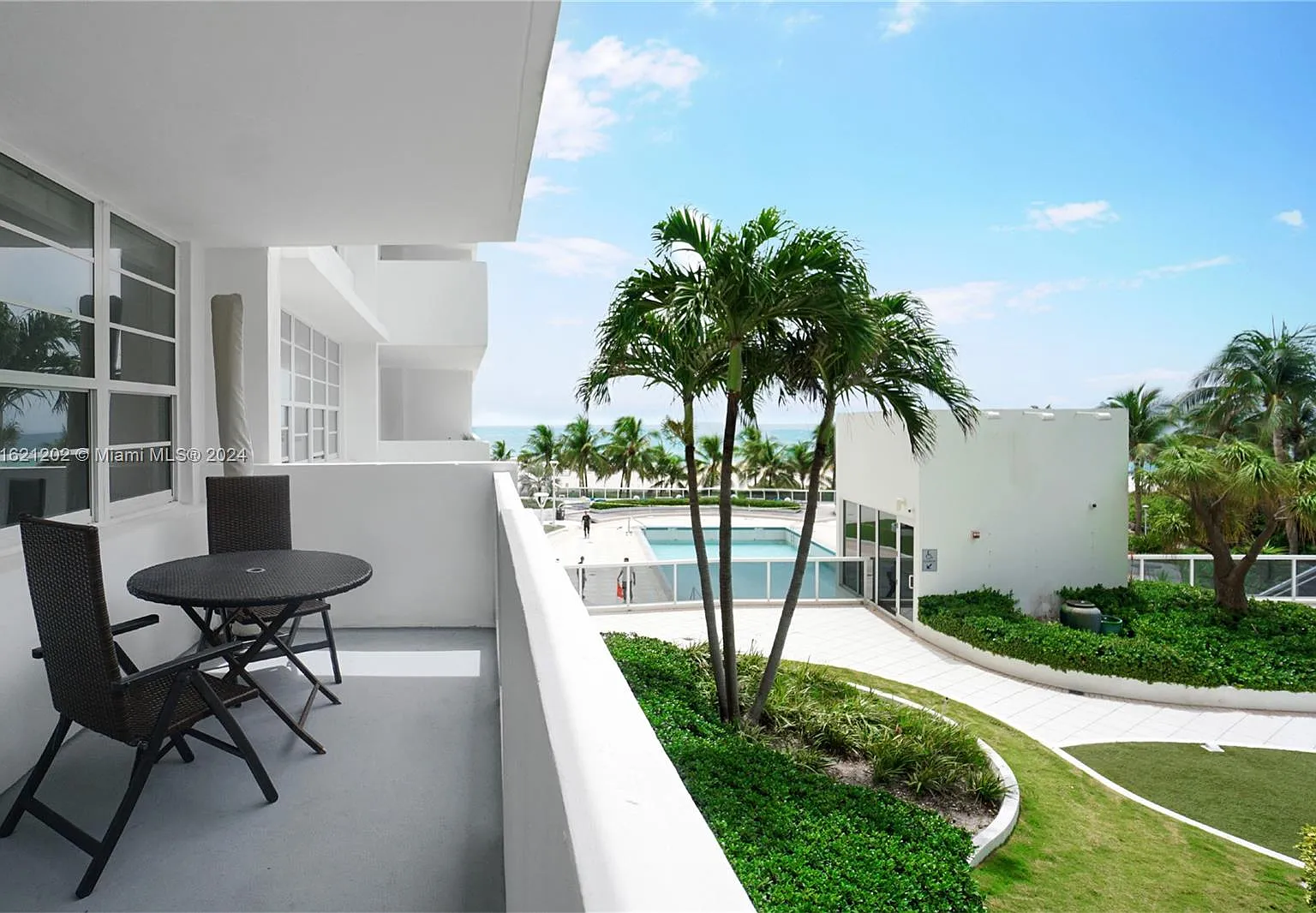 The Decoplage Condo — Photo 1
