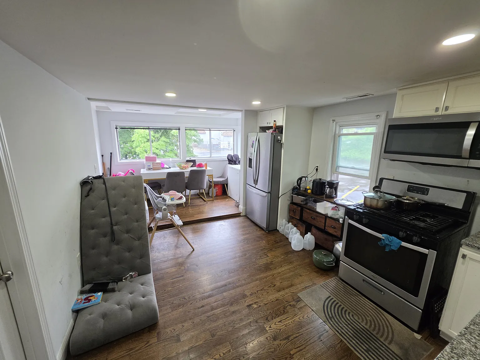 4 bed, 1045 sqft, $2,600 — Photo 3