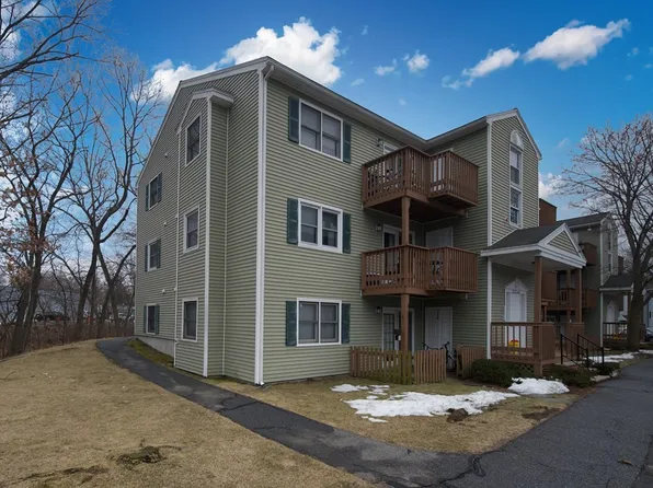 371 Aiken Ave APT 1, Lowell, MA 01850