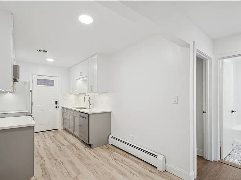 4201 N Paulina St #1C — Photo 2