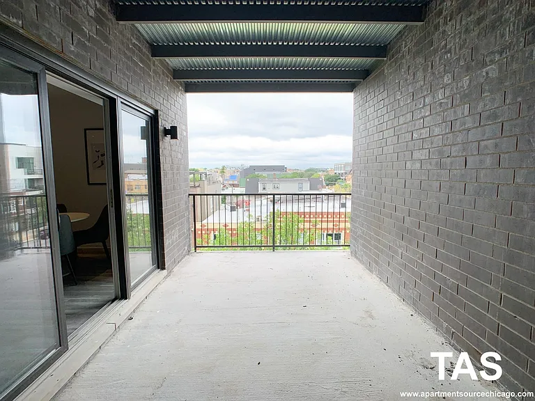 2535 W Fullerton Ave #303 — Photo 7